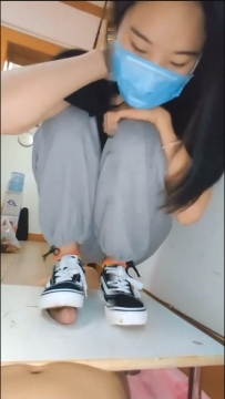 瑟颖-居家小妹帆布鞋踩踏