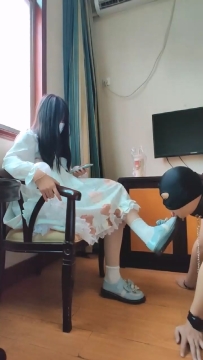 瑟颖-源源洛丽塔皮鞋白袜足交吐