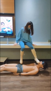 瑟颖-小萝莉白鞋踩