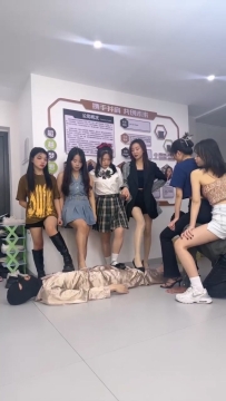 狗哥-精神小妹六人疯狂虐